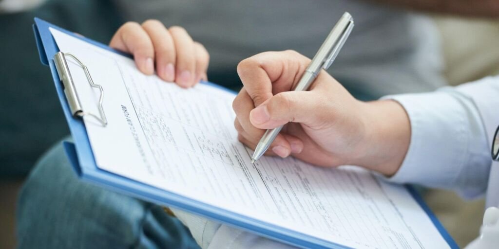 Tu camino hacia la claridad fiscal - firma de documentos