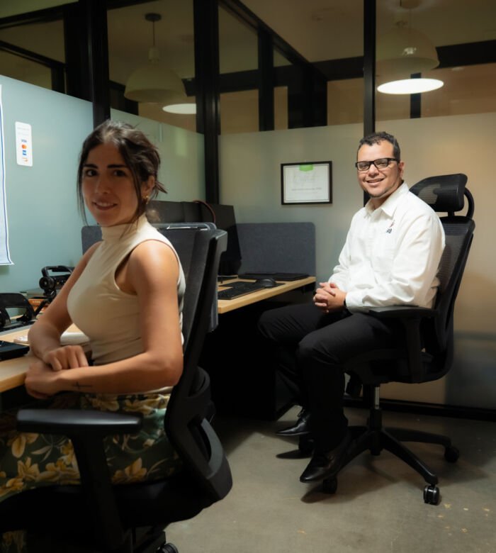 JAVIER CON CLIENTE JAVIER CON CLIENTE